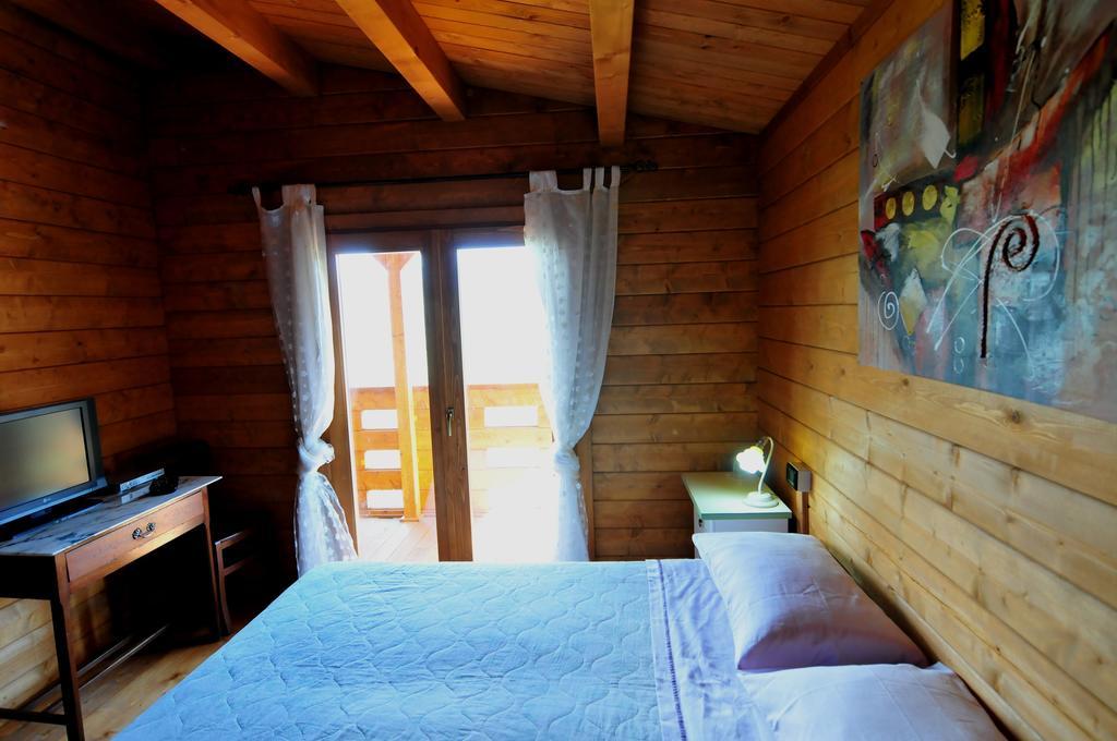 Chalet Dei Parchi Bed & Breakfast Saracinesco Phòng bức ảnh
